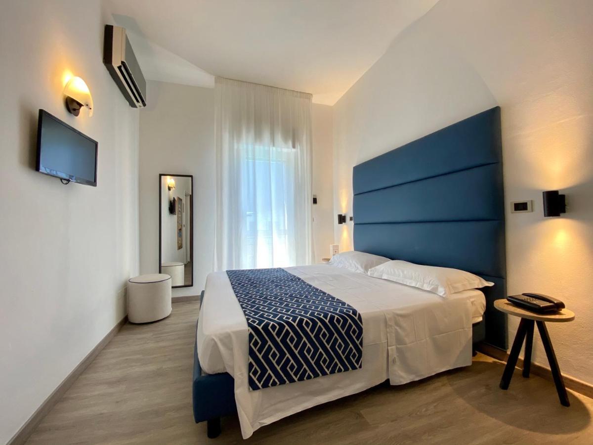 Hotel Rombino Фонтебланда Экстерьер фото