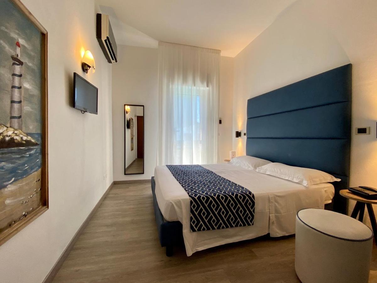 Hotel Rombino Фонтебланда Экстерьер фото