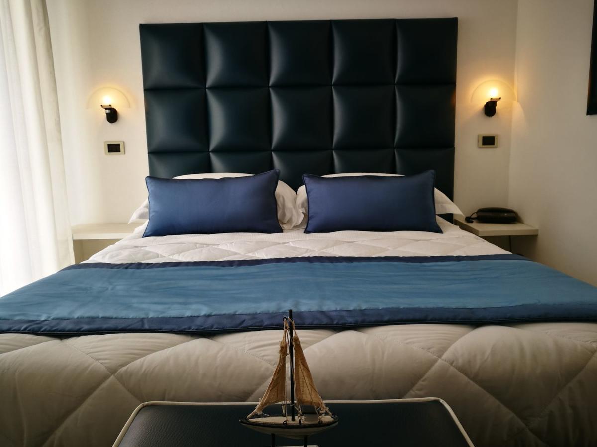 Hotel Rombino Фонтебланда Экстерьер фото