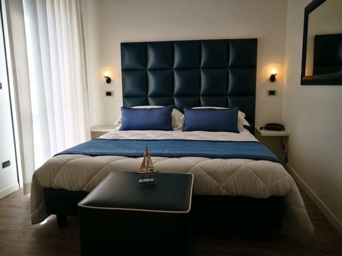 Hotel Rombino Фонтебланда Экстерьер фото