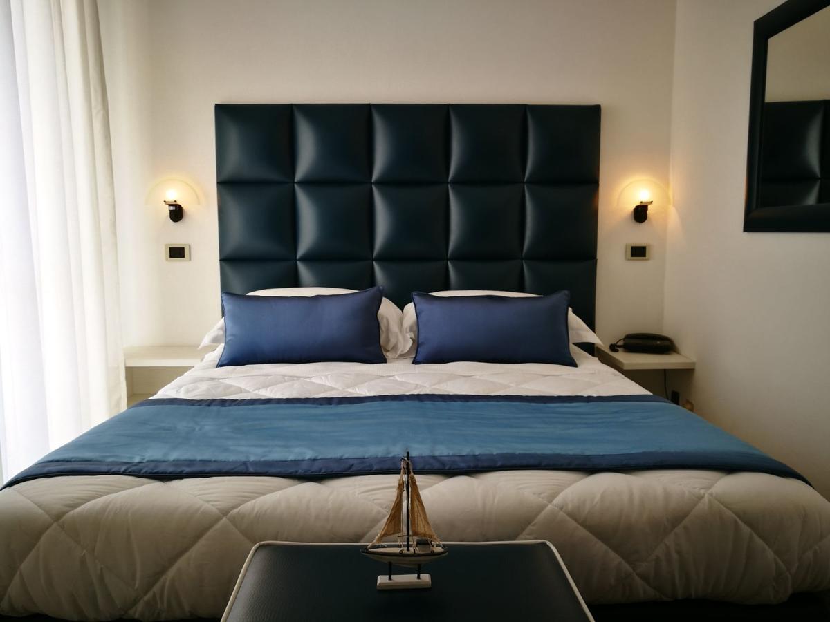 Hotel Rombino Фонтебланда Экстерьер фото