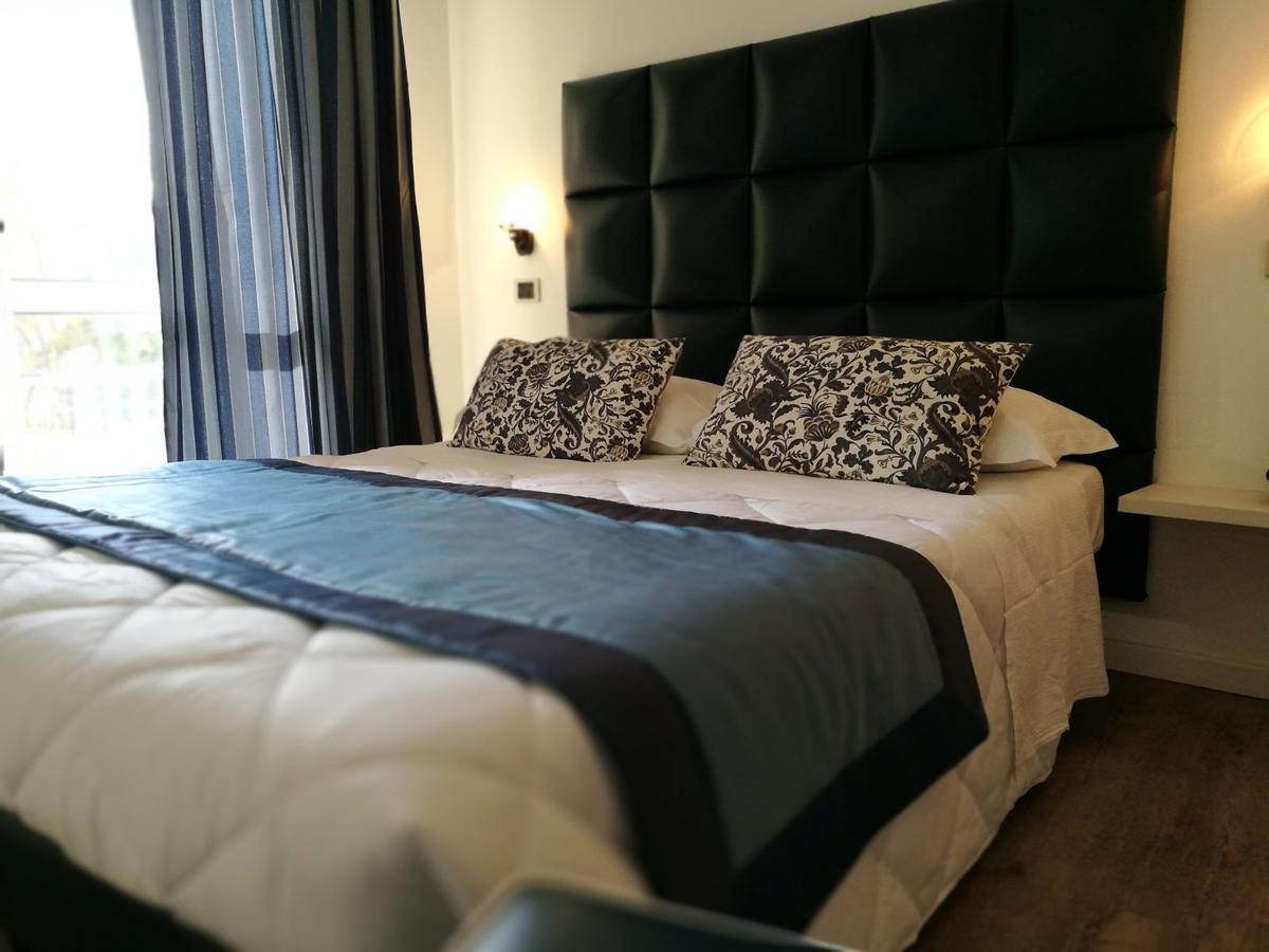 Hotel Rombino Фонтебланда Экстерьер фото