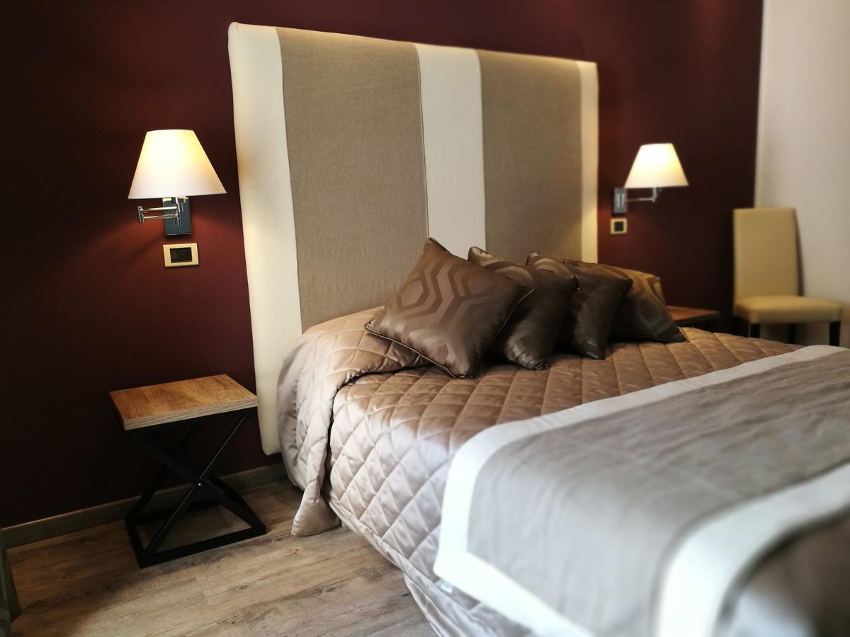 Hotel Rombino Фонтебланда Экстерьер фото