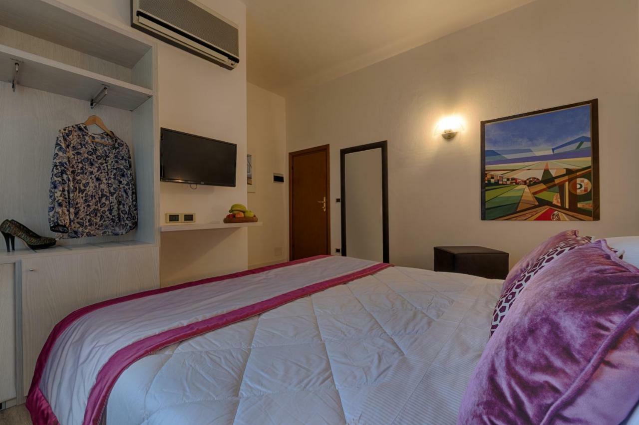 Hotel Rombino Фонтебланда Экстерьер фото