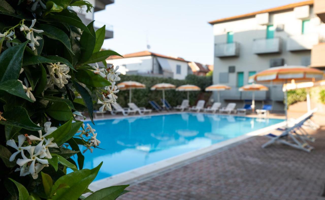 Hotel Rombino Фонтебланда Экстерьер фото