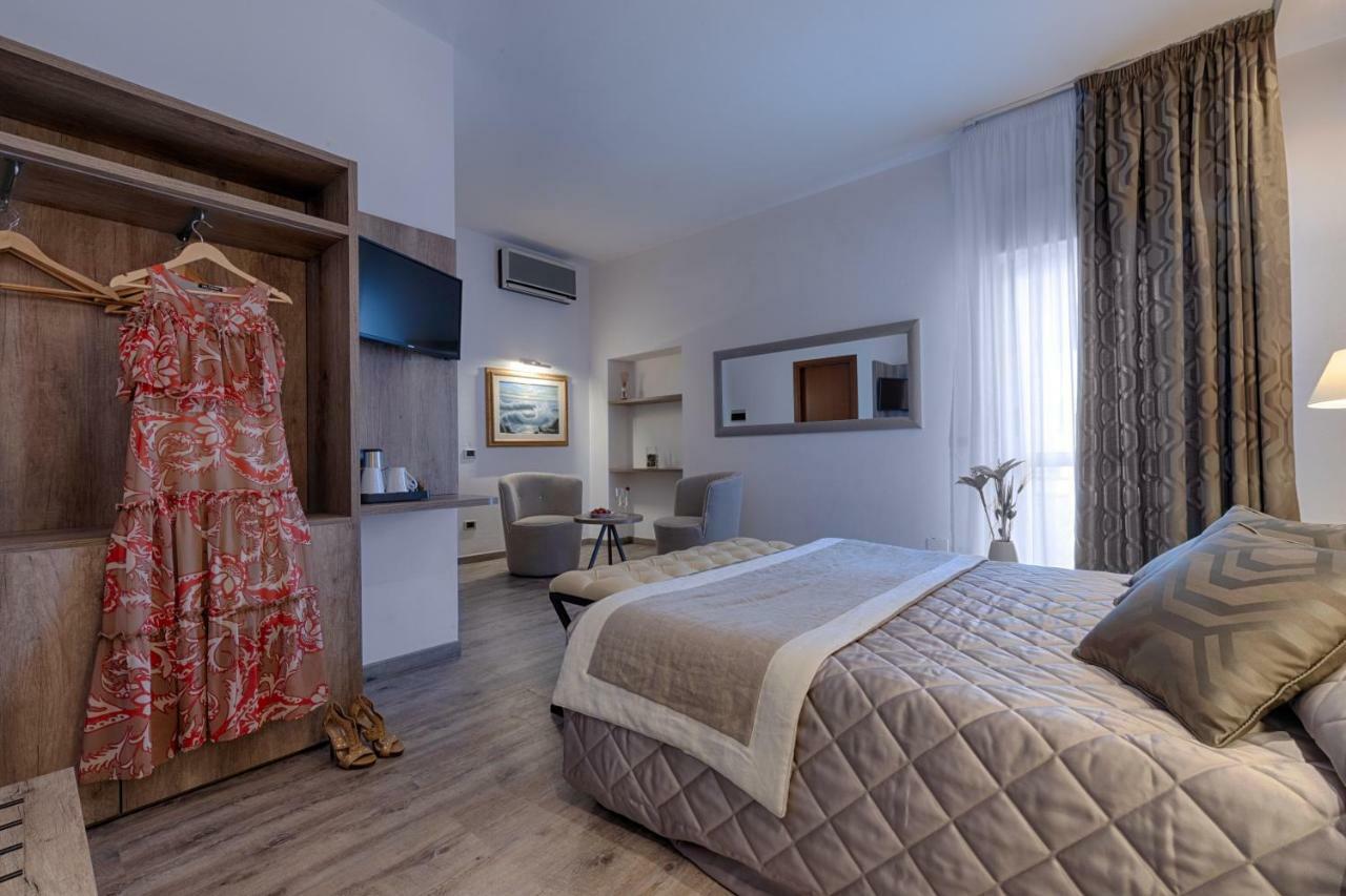 Hotel Rombino Фонтебланда Экстерьер фото