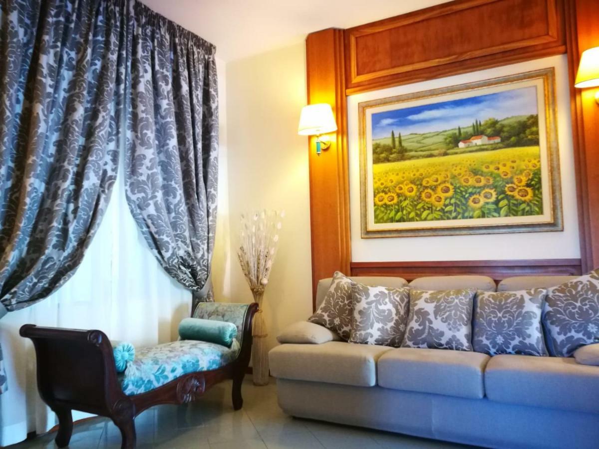 Hotel Rombino Фонтебланда Экстерьер фото